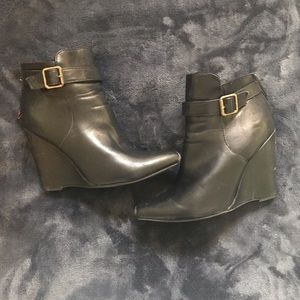 Black heeled boots
